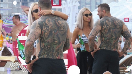 Bianca și Bodi au recuperat pe plajă timpul pierdut în carantină. Cum s-au distrat alături de familia lui Adrian Minune