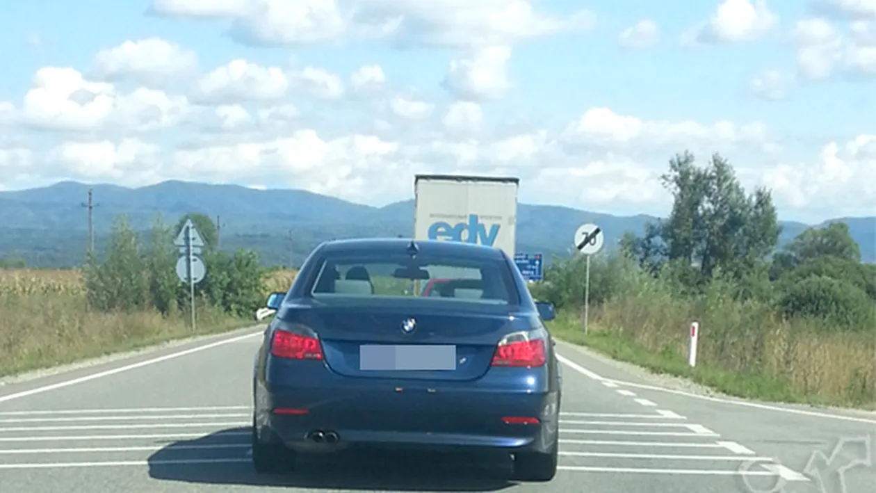 Nu te-ai fi gandit niciodata la asta! Ce numar de inmatriculare si-a pus acest roman la BMW-ul sau