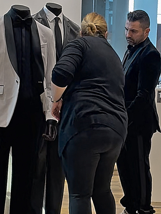 Pepe își caută un costum potrivit / (Sursa: CANCAN.RO)