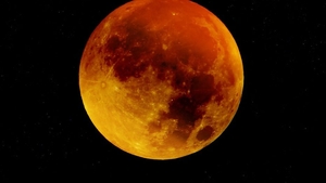 Sfârșitul lumii are loc astăzi, la ora 23:22? Profetul care a panicat lumea cu previziunea lui despre Luna Sângerie