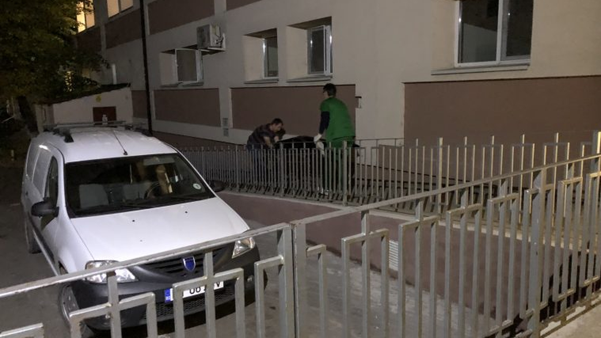 Caz șocant în Botoșani! Un mort a fost plimbat cu mașina prin toată țara