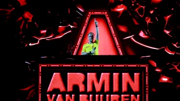 Armin van Buuren a făcut show la UNTOLD până la răsărit! Imagini de senzație cu DJ-ul olandez