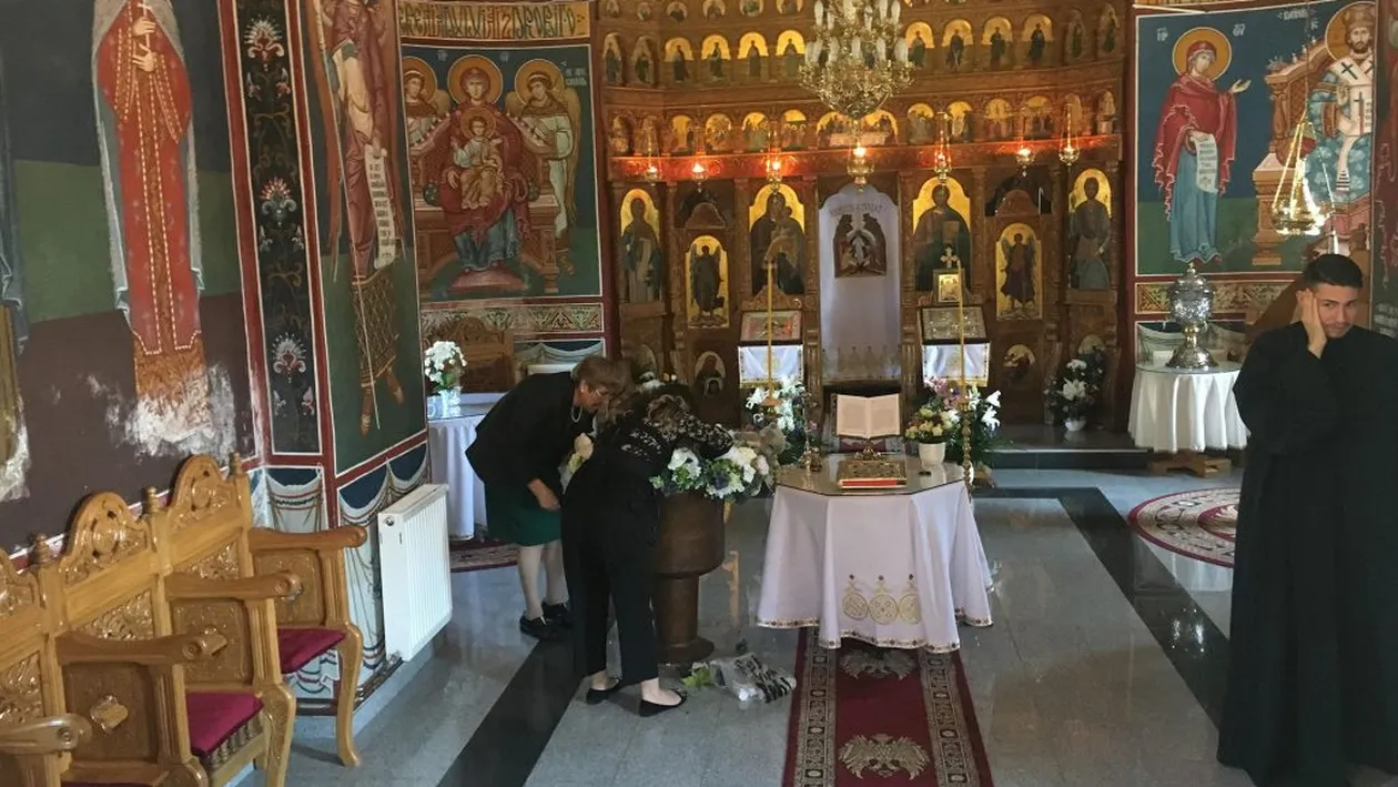 Gabriela Cristea își creștinează fetița! Primele imagini de la biserică