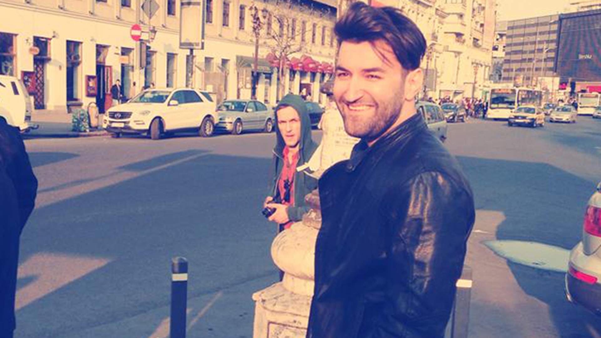 Fanii s-au speriat cand au vazut asta! Smiley, de nerecunoscut intr-un selfie! “Daca nu aveai ochelarii, nu stiam cine esti!"