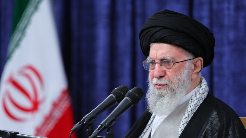 Averea secretă a lui Ali Khamenei. Cum a făcut aproape 100 de miliarde de dolari din suferințele iranienilor de rând