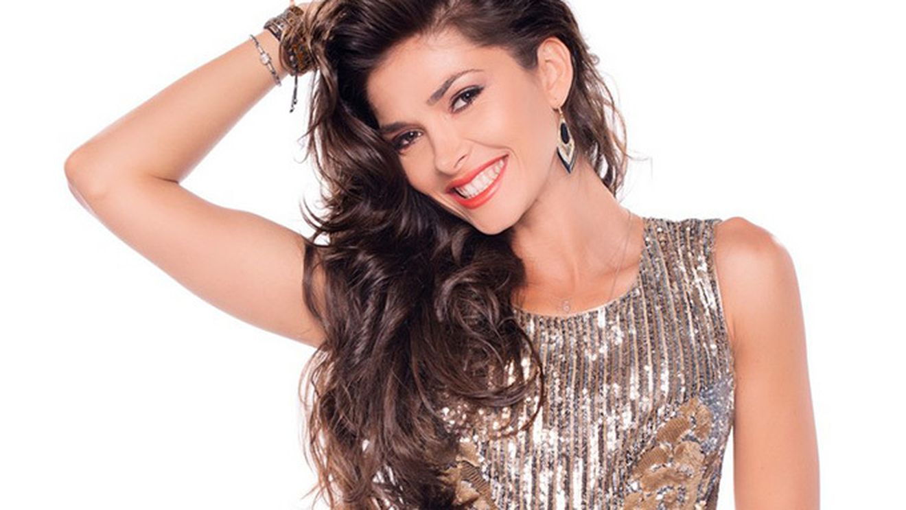 ALINA PUŞCAŞ a renunţat la rochie! Vedeta a surprins pe toată lumea la un eveniment monden