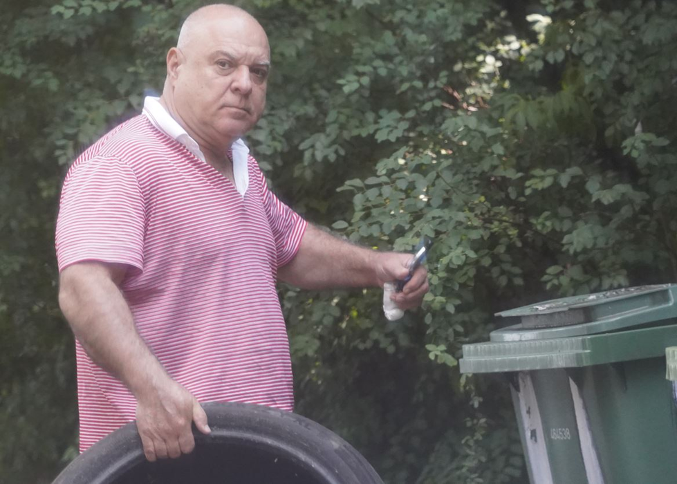 În urma curățeniei pe care a făcut-o zilele trecute, fostul senator Marius Marinescu a renunțat la o anvelopă
