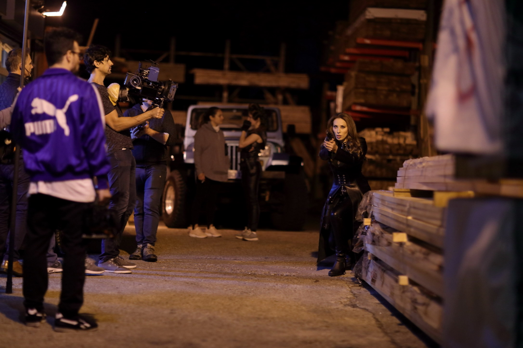 Iulia Vântur, atacată de 3 bărbați. Ce rol are vedeta în noul serial de acțiune
