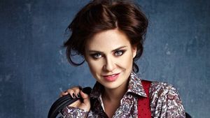 Eşti asortat? Uite cum să nu arăţi ca un ou încondeiat! Adina Buzatu îţi dă cele mai importante sfaturi stilistice 