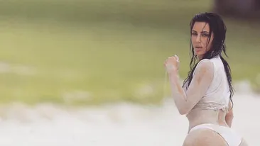 Cum arată KIM KARDASHIAN în costum de baie, după ce a slăbit 30 de kilograme