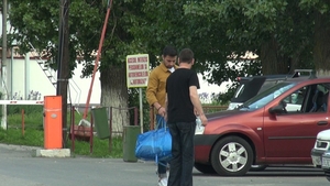 Iubita fotomodel & juniorul i-au dus ”pachet” milionarului la închisoare! L-au vizitat împreună la Jilava pe fostul afacerist de casă al Preşedinţiei, dar tensiunile din familie au ieşit la suprafaţă
