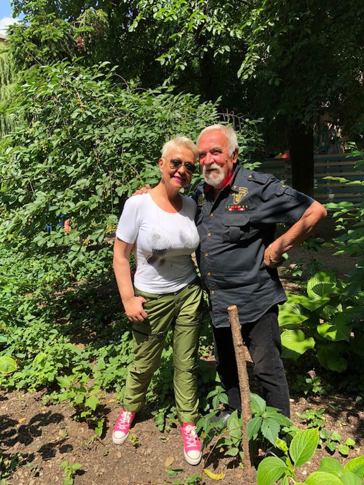 După ce a slăbit 25 de kilograme, Monica Anghel are curaj să pozeze și nemachiată: „Tu ești?” Are un look nou