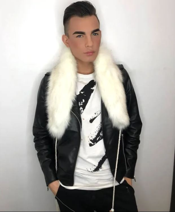 Scenariu șoc: a abandonat-o pe Cristina pentru ”Ken de România”! Eric de la ”Insula iubirii”,  în vacanță cu un transsexual?!