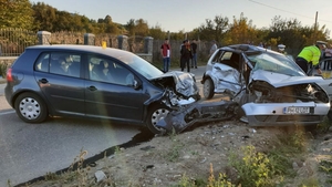 Accident în Prahova! Un mort și patru răniți după ce două mașini s-au lovit frontal