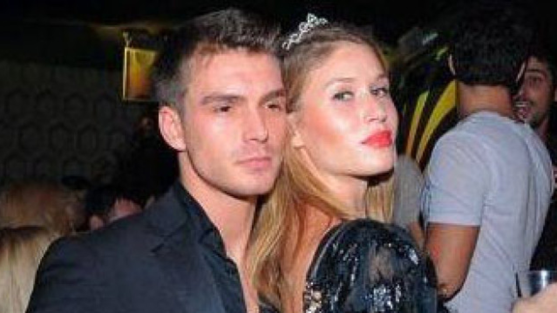 S-a cuplat cu sosia fostei logodnice si pare sa o iubeasca la fel de mult. Bogdan Vladau e la un pas de insuratoare!