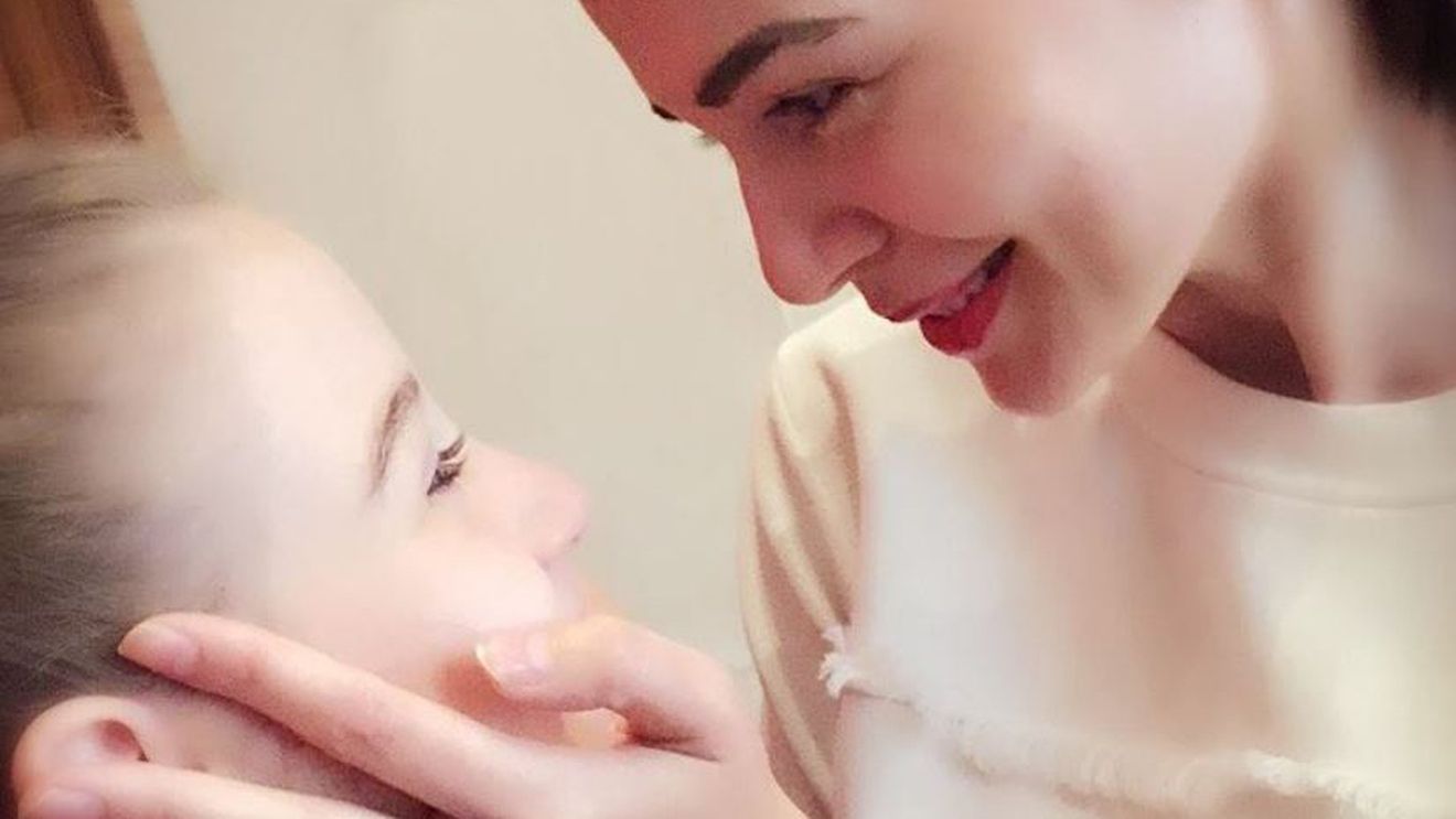 S-a întâmplat când au fost la salonul de înfrumuseţare! Ce a spus hairstylistul despre MONICA GABOR şi fiica ei, IRINA: „Sunt ca...“