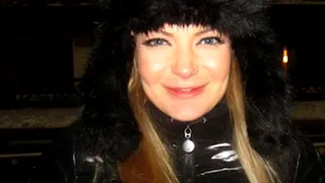 Andreea Antonescu este si blonda, si bruneta! Cum crezi ca ii sta mai bine?