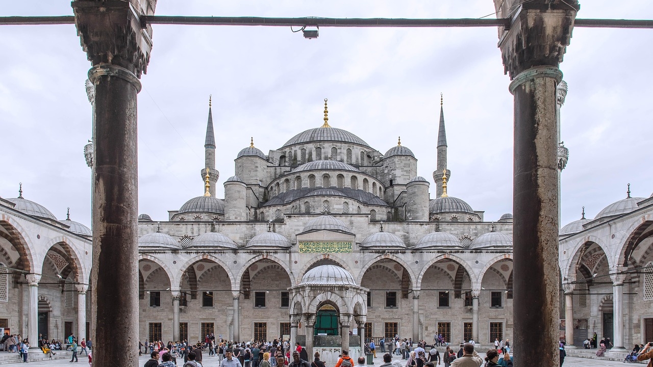 Atac terorist în Istanbul. Cel puțin o persoană a decedat în timpul unei slujbe dintr-o biserică italiană