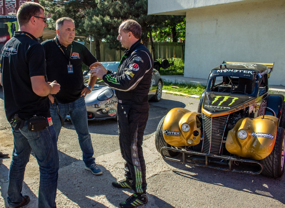 Titi Aur a fugit din România și apoi s-a întors să-și ia soția. Amintiri din „Epoca de Aur” cu marele campion de automobilism