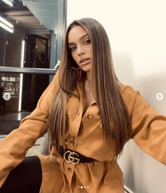 Karmen și-a pus silicoane XXL? Fiica lui Adi Minune, cu cel mai obraznic decolteu și a fost luată la mișto: “Să nu-ți cadă «baloanele» ?” | FOTO