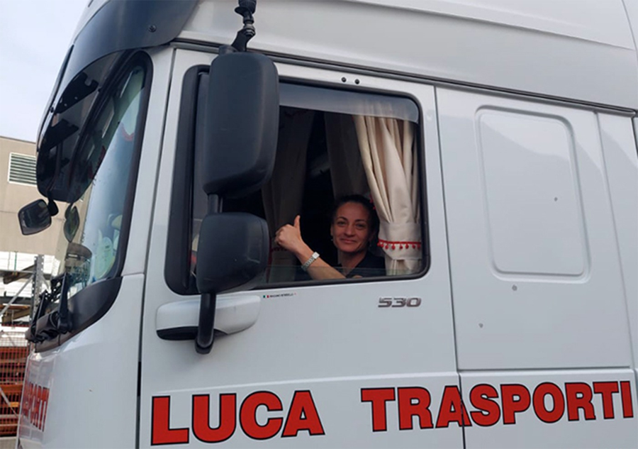 Simona Ioniță s-a angajat în Italia ca vânzătoare, dar a fost concediată. Ireal ce a ajuns să facă acum pentru bani