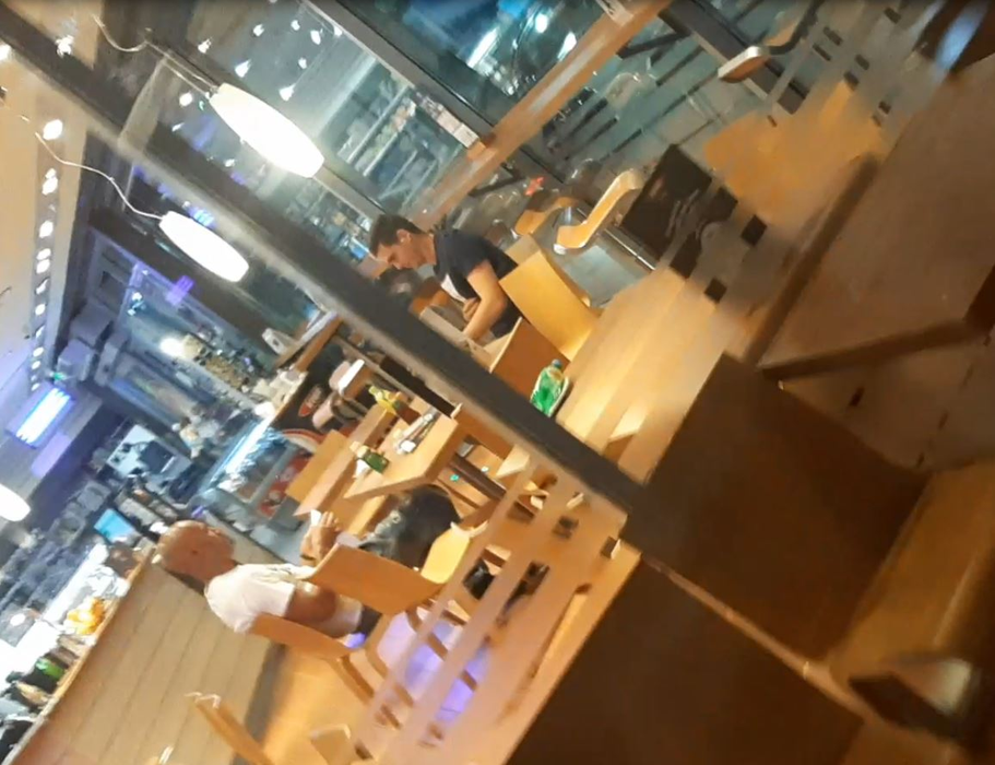 Nana Falemi și un amic au zăbovit o oră într-o benzinărie din București