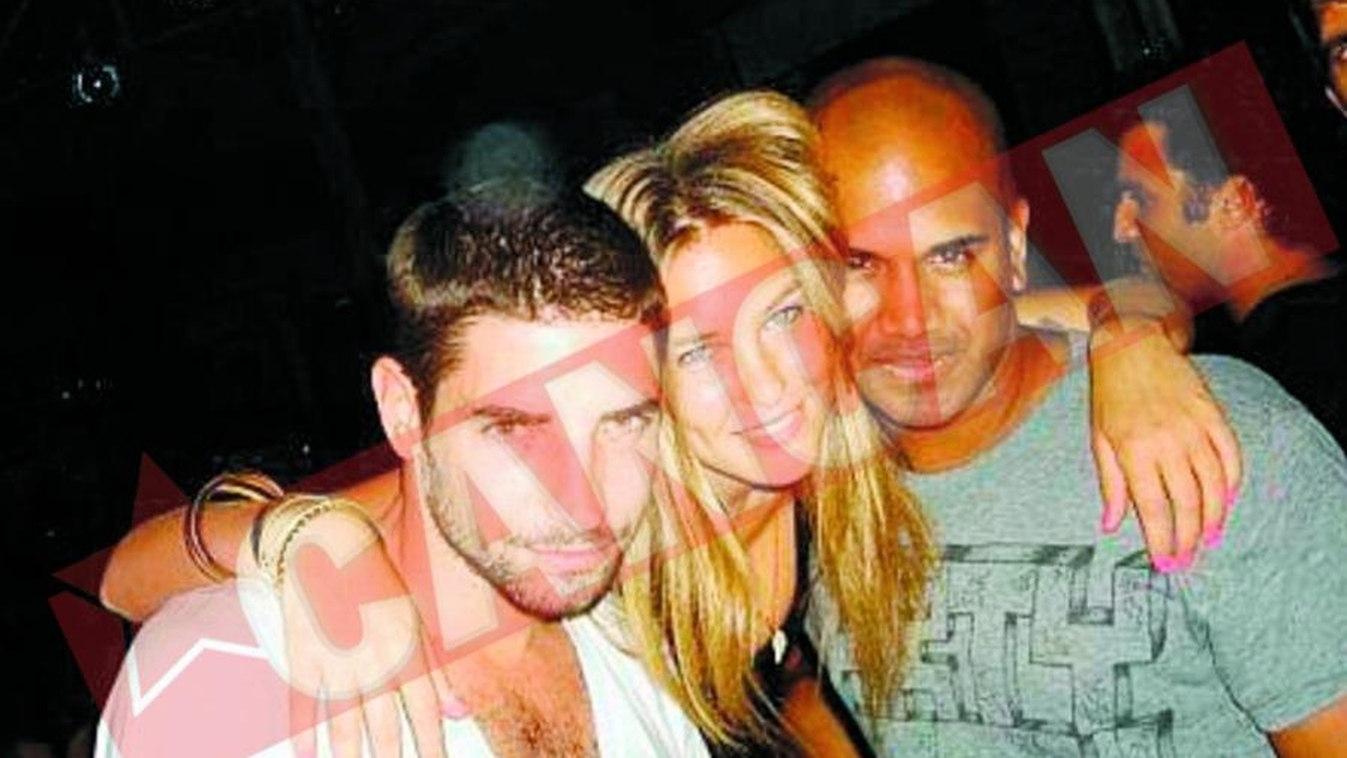 A filmat-o si pe Paris Hilton in pat?