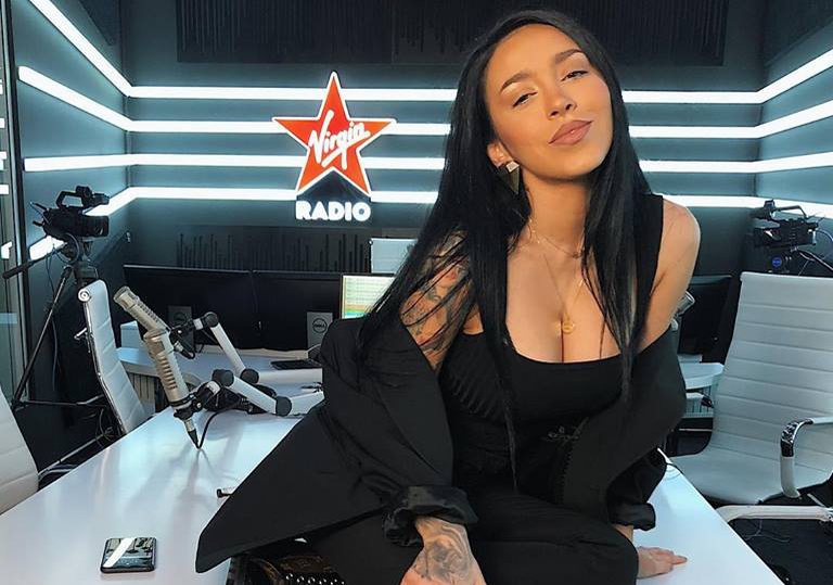 UPS! Ruby, fotografiată de paparazzi alături de alt bărbat