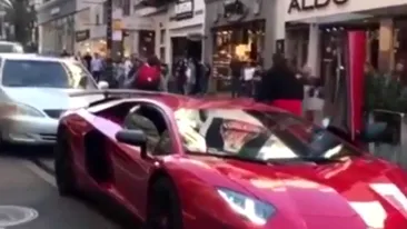 S-a ţinut de poante cu acest şofer de Lamborghini, dar a fost la un pas de moarte. Ce se întâmplă când tânărul se urcă pe capota super-maşinii i-a şocat pe mulţi