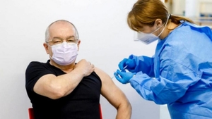 Emil Boc a fost vaccinat cu o doză AstraZeneca din lotul ABV2856. Cum s-a simțit după