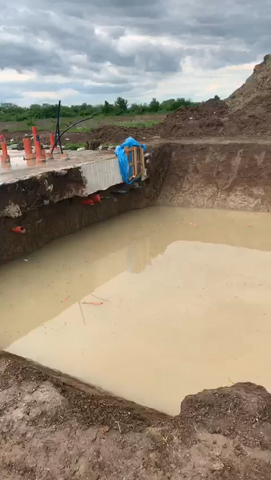 Micuții s-au înecat în groapa plină cu apă de ploaie