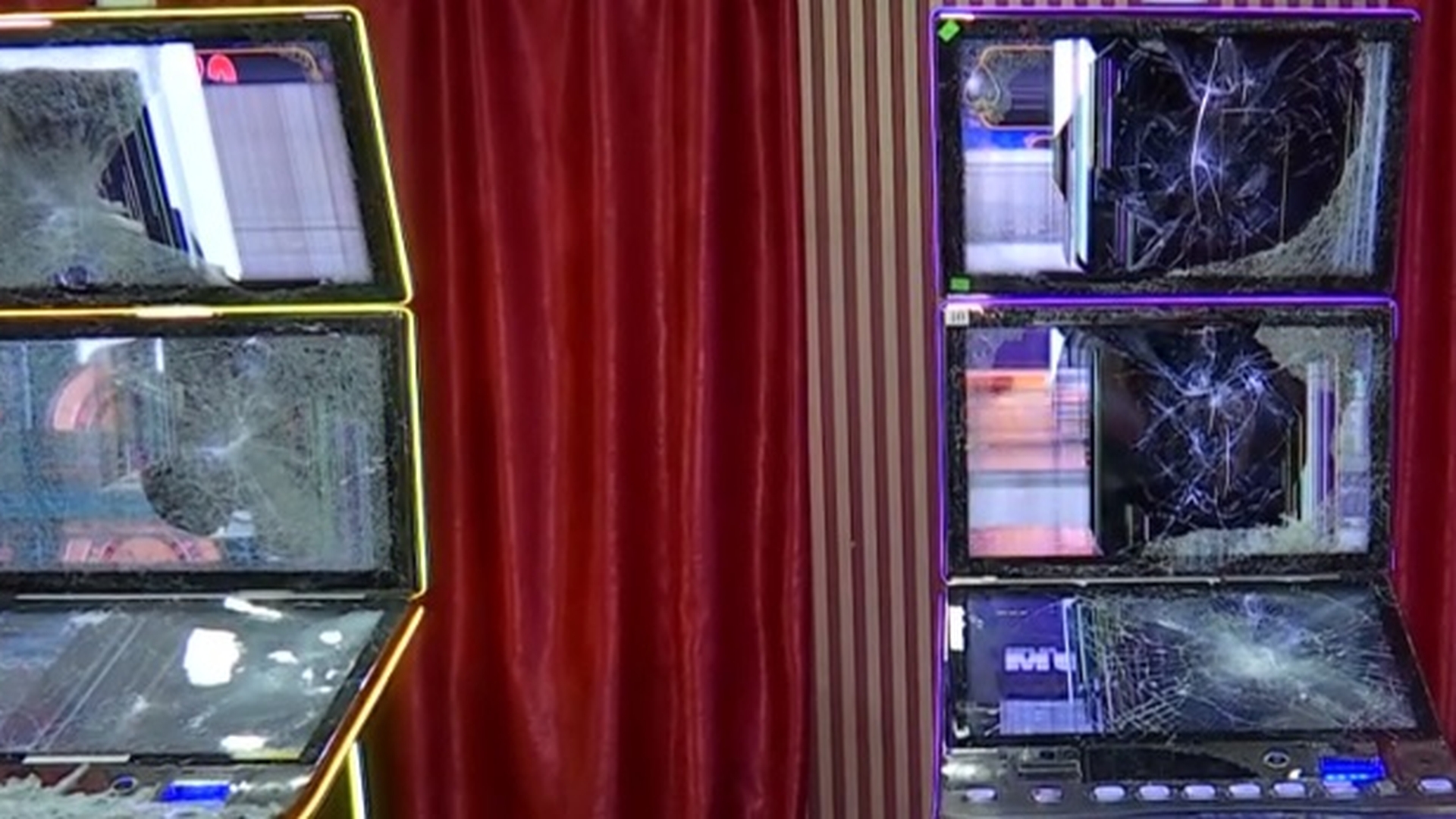 Un tânăr din Gorj a distrus mai multe aparate din sala de jocuri, nervos că a pierdut 10.000 de lei la păcănele