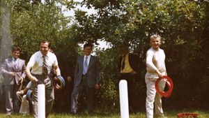 Ce relație a avut Ion Iliescu cu Elena Ceaușescu, de fapt. S-a aflat ce sacrificii a făcut soția lui Nicolae Ceaușescu pentru el