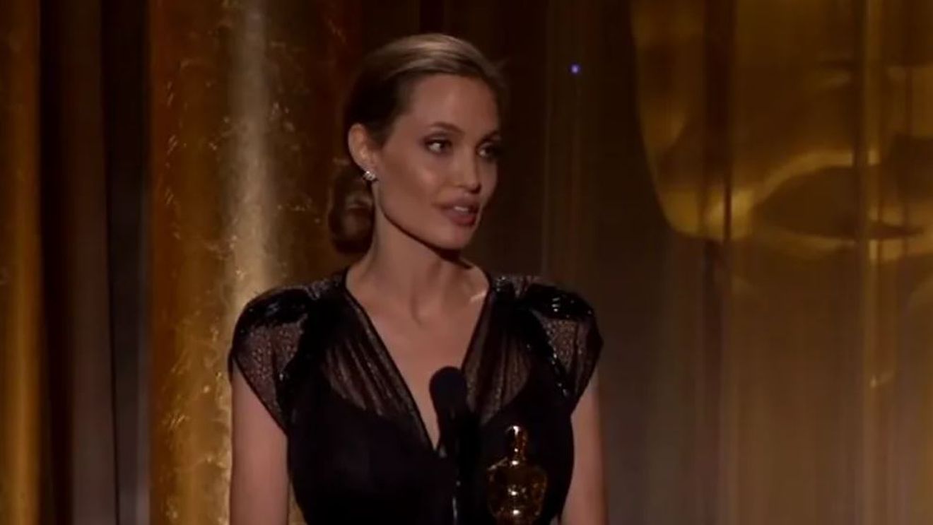 Ți se frânge sufletul! Mesajul postat de Angelina Jolie, la 15 ani de la moartea mamei sale. Ce le-a transmis femeilor din întreaga lume