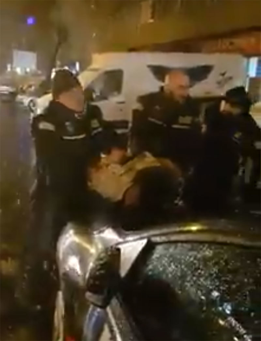 Rupt cu bătaia de bodyguarzi, după ce a pierdut la păcănele! Reacţia oficială a Poliţiei