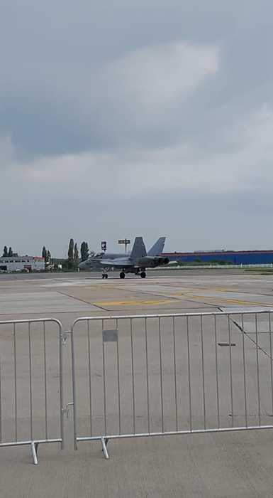 Mii de oameni sunt prezenți la show-ul aerian oferit la BIAS 2018