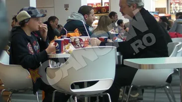 Victor Socaciu si-a luat copilul la o gustarica