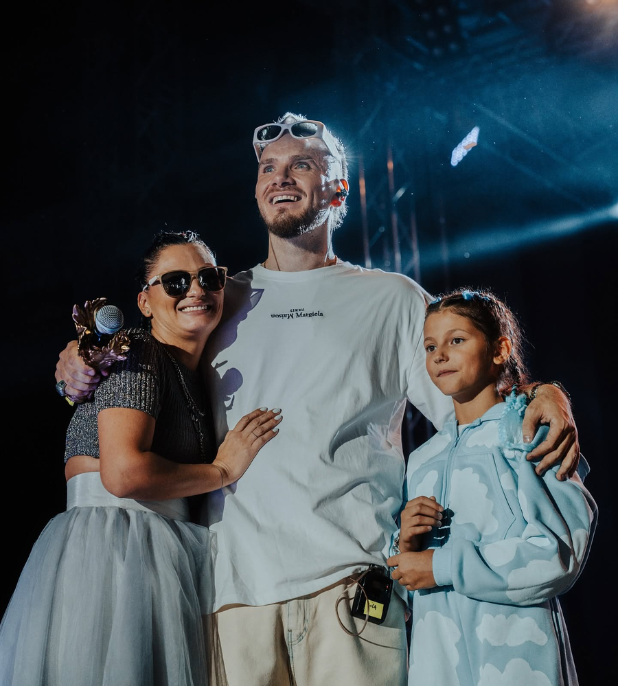 Lu-K, omul care a rămas alături de ele