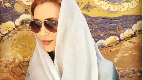 IULIA VÂNTUR şi SALMAN KHAN, întâlnire secretă cu Dalai Lama la mănăstire! S-au dus cei doi să îl roage să le oficializeze căsătoria?