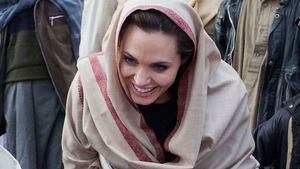 Ce i-a scris o adolescentă din Afganistan Angelinei Jolie. Actrița și-a făcut cont pe Instagram special să posteze mesajul emoționant