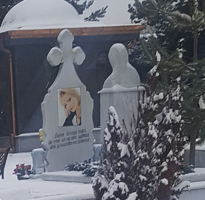 Imagini copleșitoare la mormântul regretatei cântărețe de muzică populară