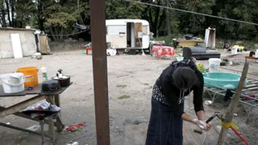 O familie de rromi da in judecata primarul unei comune franceze, pentru ca nu si-a respectat promisiunea de a le da o locuinta