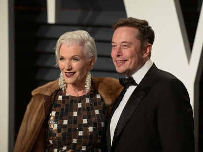 Mama lui Elon Musk dezvăluie că doarme în garaj când își vizitează fiul. De ce consideră acest lucru „un lux”