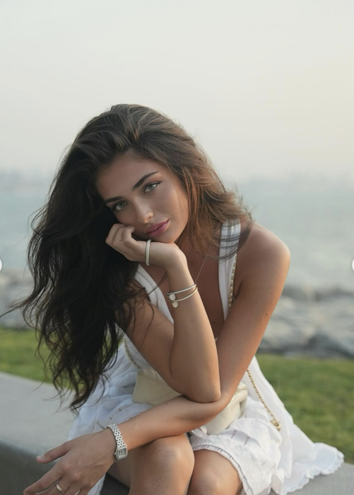 Ce făcea Andreea Bostănică în timp ce TikTok-ul vuia de zvonuri despre activitatea ei din Dubai. Avem imaginile cu dovada