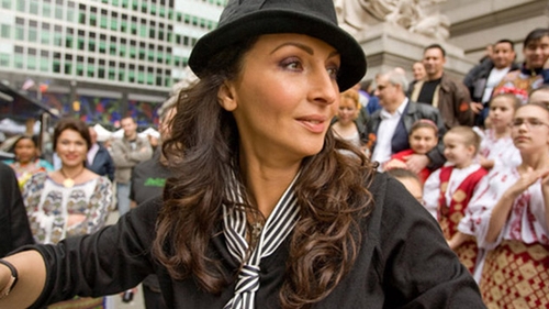 Asta le intrece pe toate! Mihaela Radulescu s-a intors din Romania cu ciolanul afumat intr-o geanta Louis Vuitton