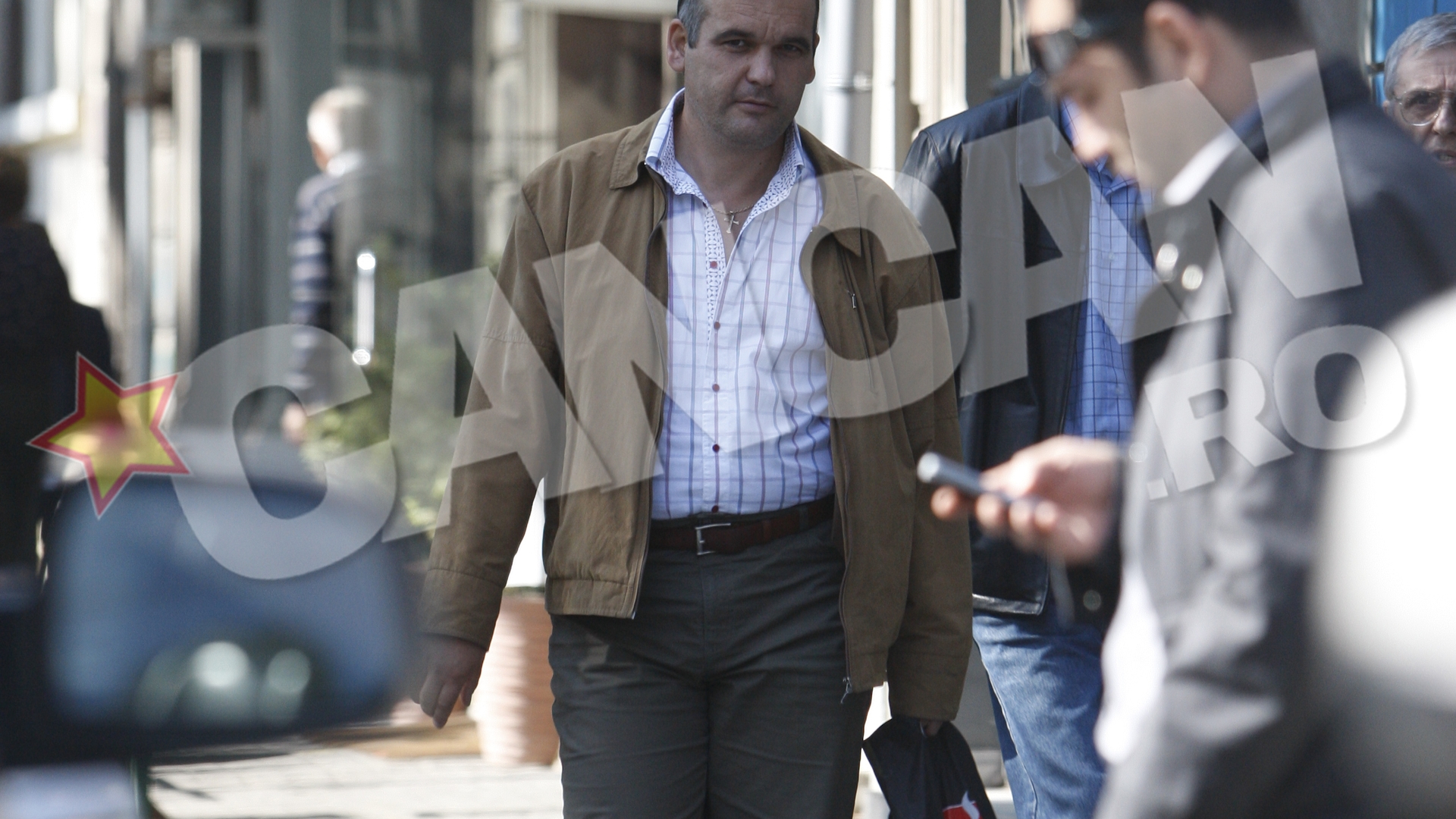 Tenorul Daian Dinulescu a primit trei ani de inchisoare si interdictia de a se apropia de fiul sau!