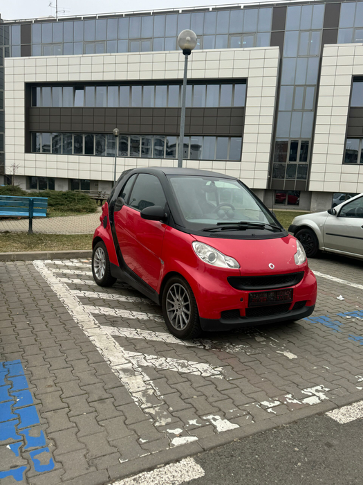 Yamato Zaharia și-a cumpărat un Smart. sursă - arhivă personală