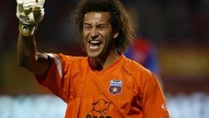 Cum arată şi ce face acum Carlos, portarul care i-a scos peri albi lui Gigi Becali când evolua la Steaua 