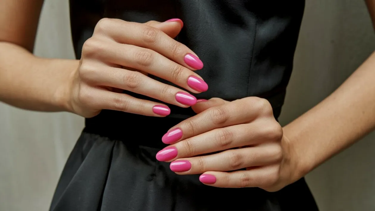 (P) Manichiura semipermanentă - stiluri care cuceresc în 2025