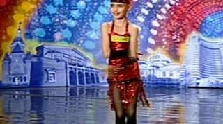 La 9 ani, danseaza cabaret ca o profesionista! Mihai Petre, impresionat, i-a facut cu ochiul!